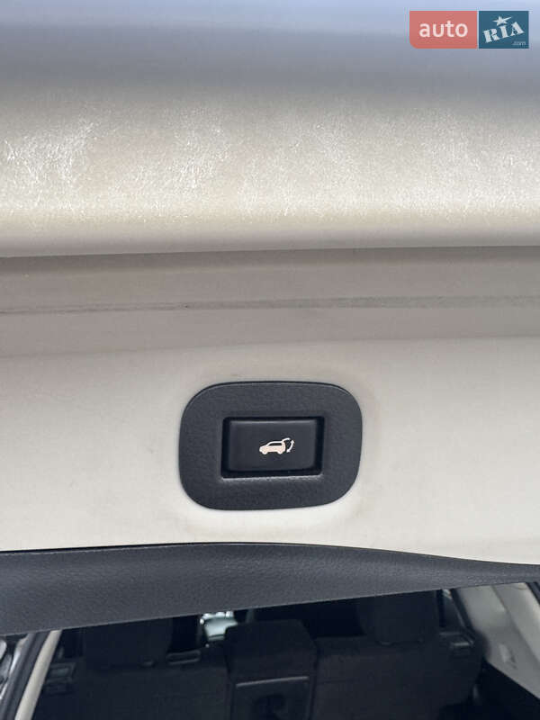 Внедорожник / Кроссовер Nissan Rogue 2016 в Киеве