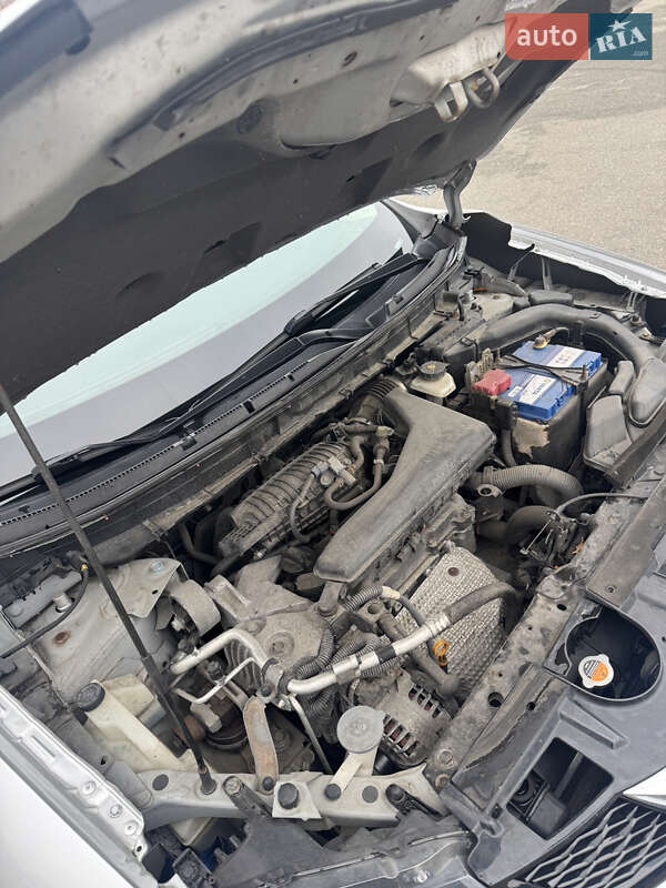 Внедорожник / Кроссовер Nissan Rogue 2016 в Киеве