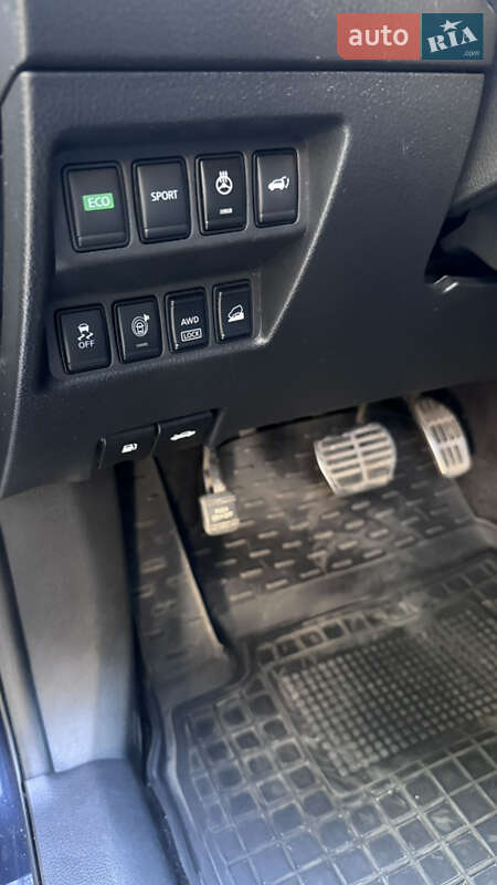 Внедорожник / Кроссовер Nissan Rogue 2016 в Ивано-Франковске