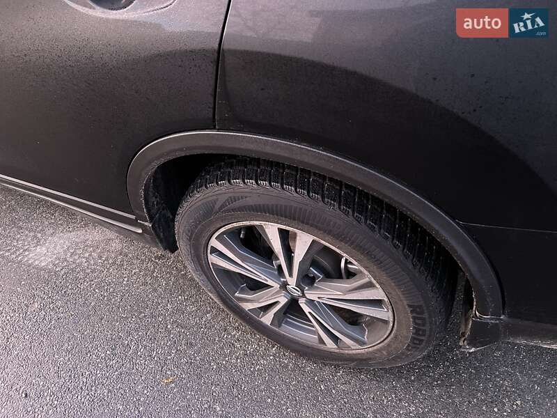 Внедорожник / Кроссовер Nissan Rogue 2017 в Вышгороде