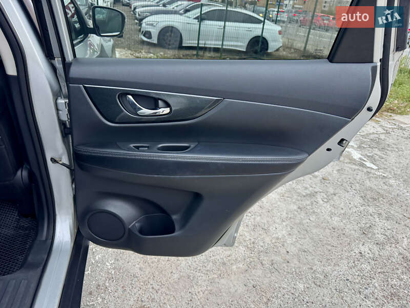 Внедорожник / Кроссовер Nissan Rogue 2015 в Киеве