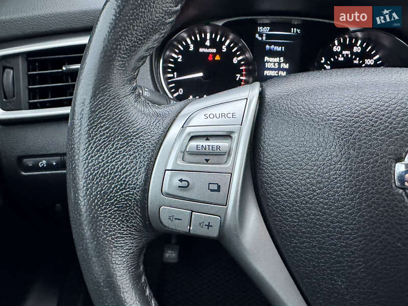 Внедорожник / Кроссовер Nissan Rogue 2015 в Киеве