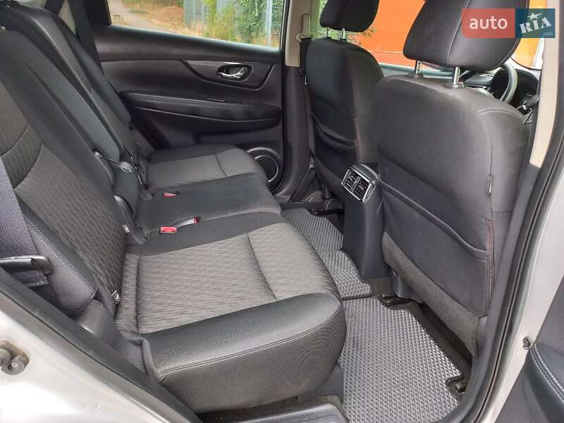 Внедорожник / Кроссовер Nissan Rogue 2016 в Львове