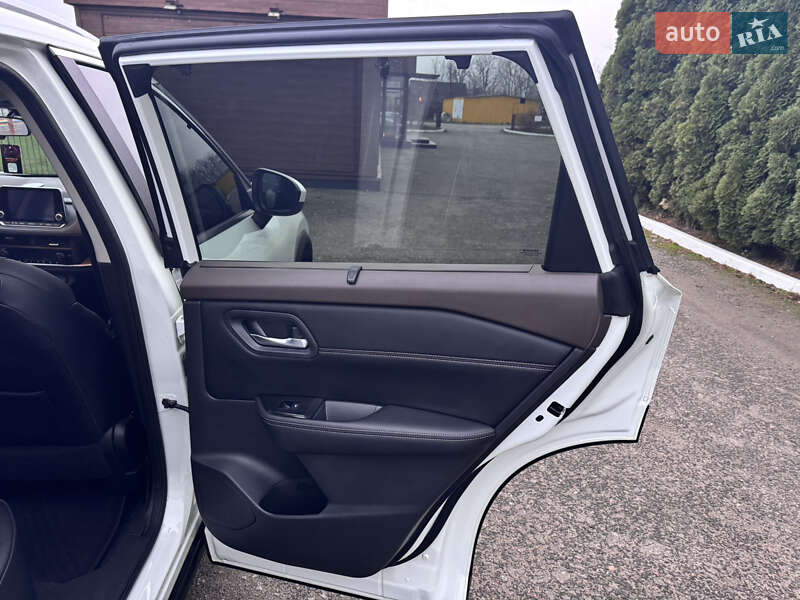 Внедорожник / Кроссовер Nissan Rogue 2023 в Киеве