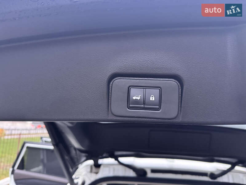 Внедорожник / Кроссовер Nissan Rogue 2023 в Киеве