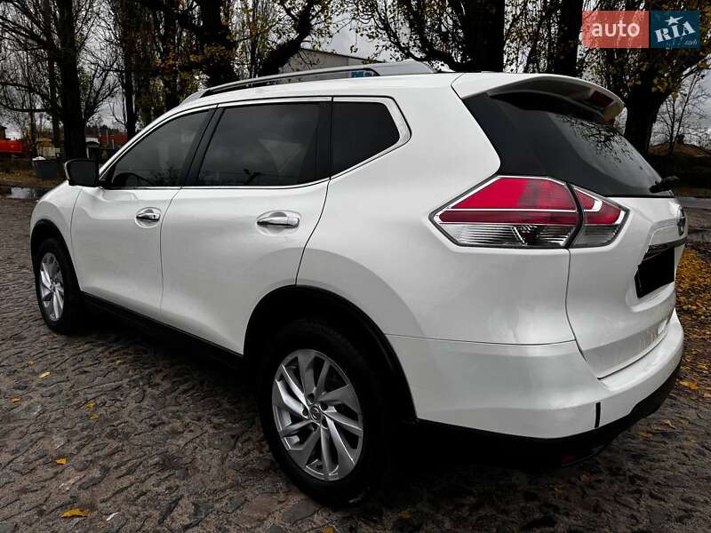 Внедорожник / Кроссовер Nissan Rogue 2015 в Ахтырке