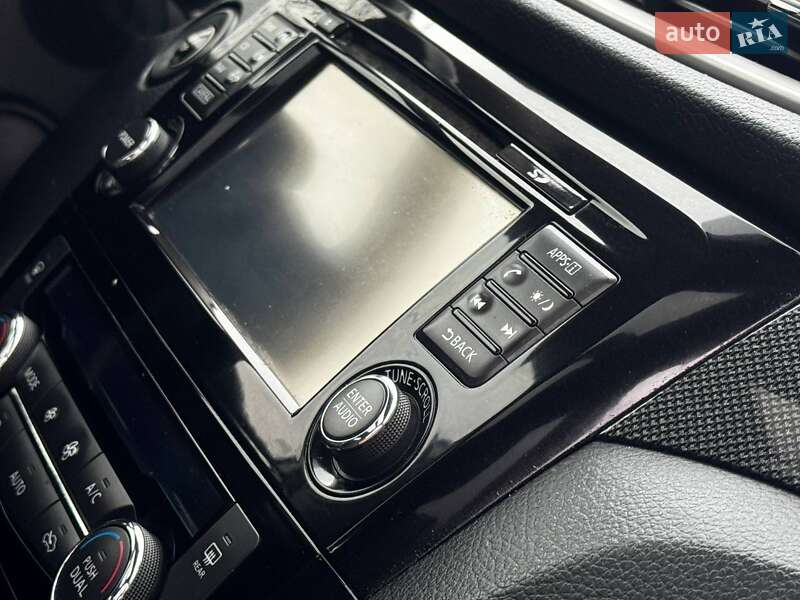 Внедорожник / Кроссовер Nissan Rogue 2015 в Ахтырке