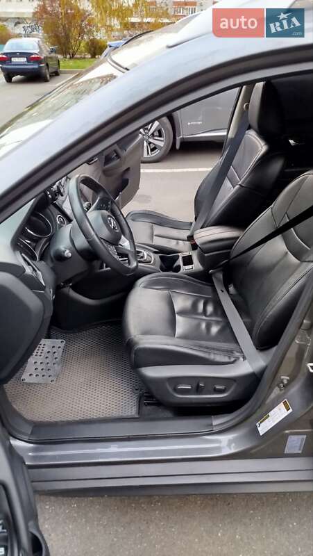 Внедорожник / Кроссовер Nissan Rogue 2017 в Киеве