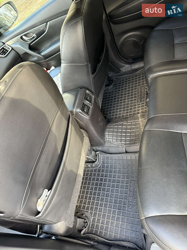 Внедорожник / Кроссовер Nissan Rogue 2016 в Киеве