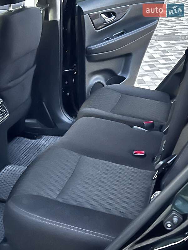 Внедорожник / Кроссовер Nissan Rogue 2017 в Каневе