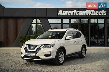 Внедорожник / Кроссовер Nissan Rogue 2017 в Черновцах