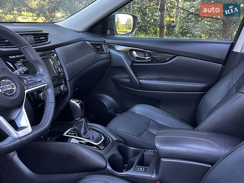 Внедорожник / Кроссовер Nissan Rogue 2019 в Дрогобыче