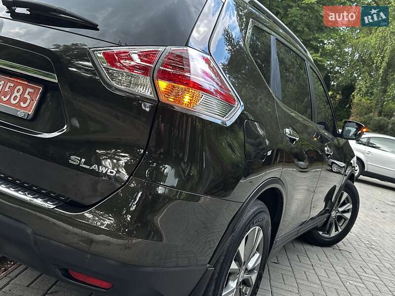 Внедорожник / Кроссовер Nissan Rogue 2015 в Дрогобыче