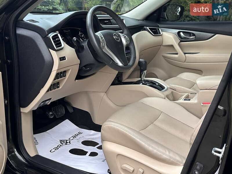 Внедорожник / Кроссовер Nissan Rogue 2015 в Дрогобыче