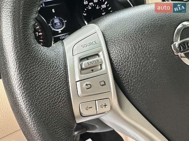 Внедорожник / Кроссовер Nissan Rogue 2015 в Дрогобыче