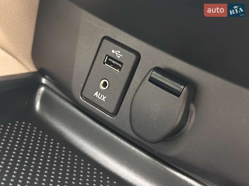 Внедорожник / Кроссовер Nissan Rogue 2015 в Дрогобыче