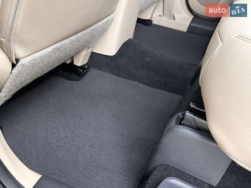 Внедорожник / Кроссовер Nissan Rogue 2015 в Дрогобыче