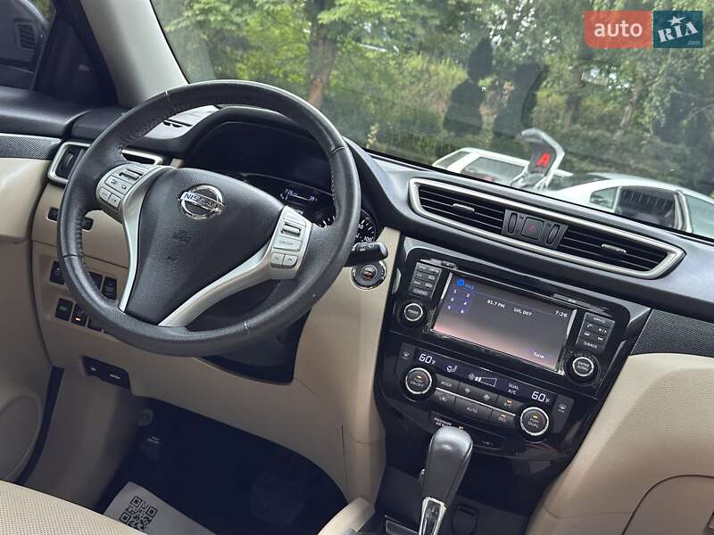 Внедорожник / Кроссовер Nissan Rogue 2015 в Дрогобыче