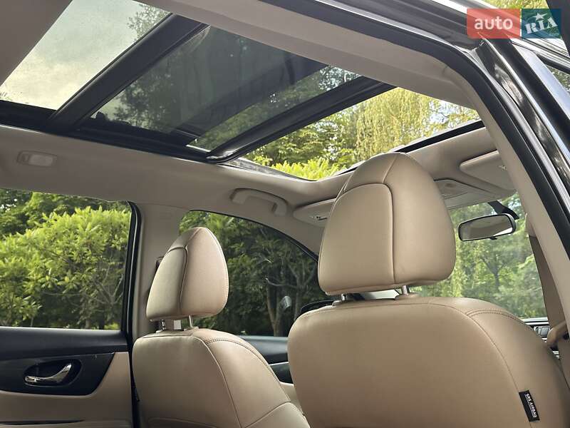 Внедорожник / Кроссовер Nissan Rogue 2015 в Дрогобыче