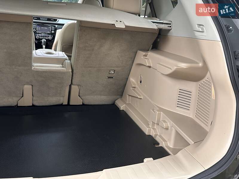 Внедорожник / Кроссовер Nissan Rogue 2015 в Дрогобыче