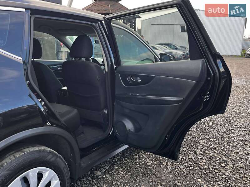 Внедорожник / Кроссовер Nissan Rogue 2017 в Луцке