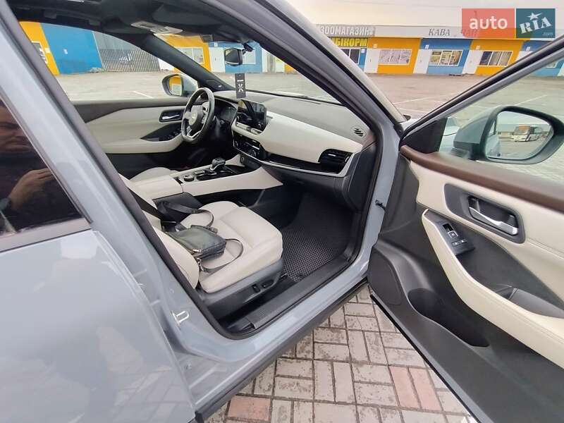 Внедорожник / Кроссовер Nissan Rogue 2023 в Житомире