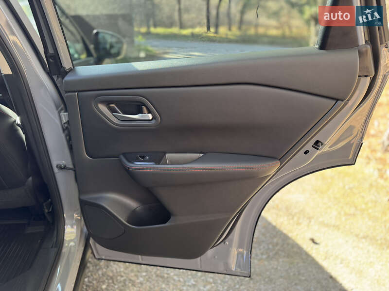 Позашляховик / Кросовер Nissan Rogue 2024 в Києві