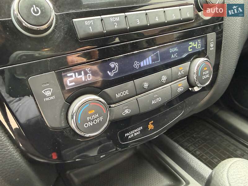 Позашляховик / Кросовер Nissan Rogue 2015 в Києві