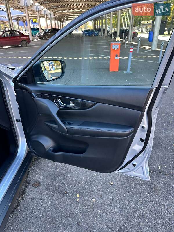 Позашляховик / Кросовер Nissan Rogue 2017 в Миколаєві