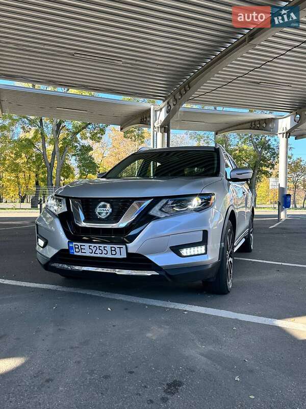 Позашляховик / Кросовер Nissan Rogue 2017 в Миколаєві