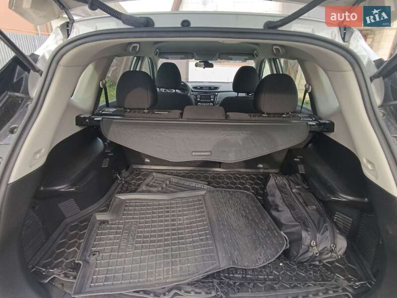 Внедорожник / Кроссовер Nissan Rogue 2017 в Тячеве фото 10 Внедорожник / Кроссовер Nissan Rogue 2017 в Тячеве