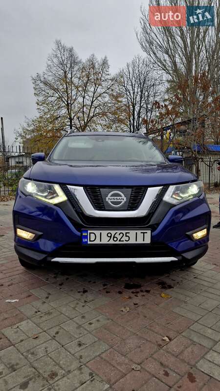 Внедорожник / Кроссовер Nissan Rogue 2017 в Запорожье