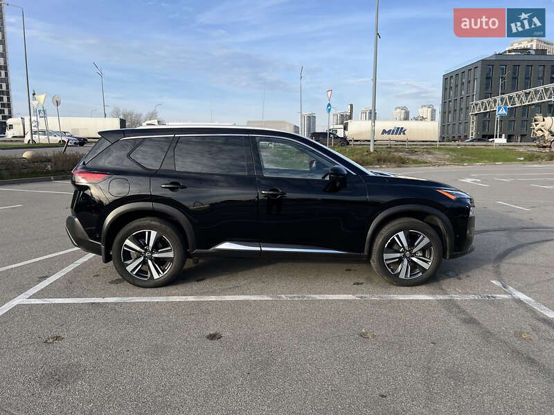 Внедорожник / Кроссовер Nissan Rogue 2023 в Киеве