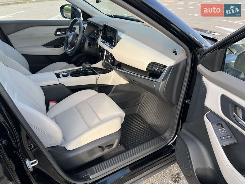 Внедорожник / Кроссовер Nissan Rogue 2023 в Киеве