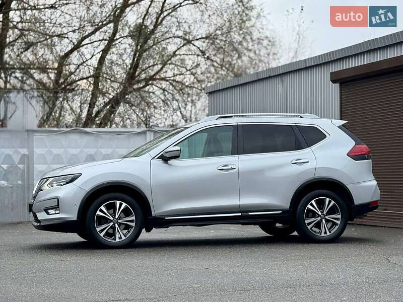 Внедорожник / Кроссовер Nissan Rogue 2017 в Киеве