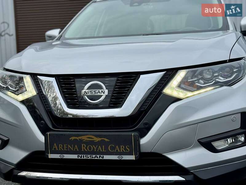 Внедорожник / Кроссовер Nissan Rogue 2017 в Киеве