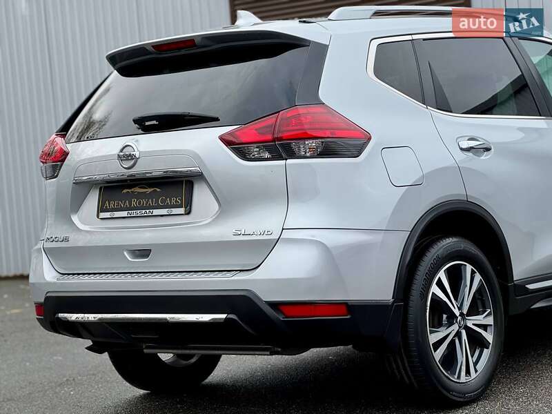 Внедорожник / Кроссовер Nissan Rogue 2017 в Киеве