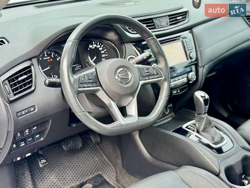 Внедорожник / Кроссовер Nissan Rogue 2017 в Киеве