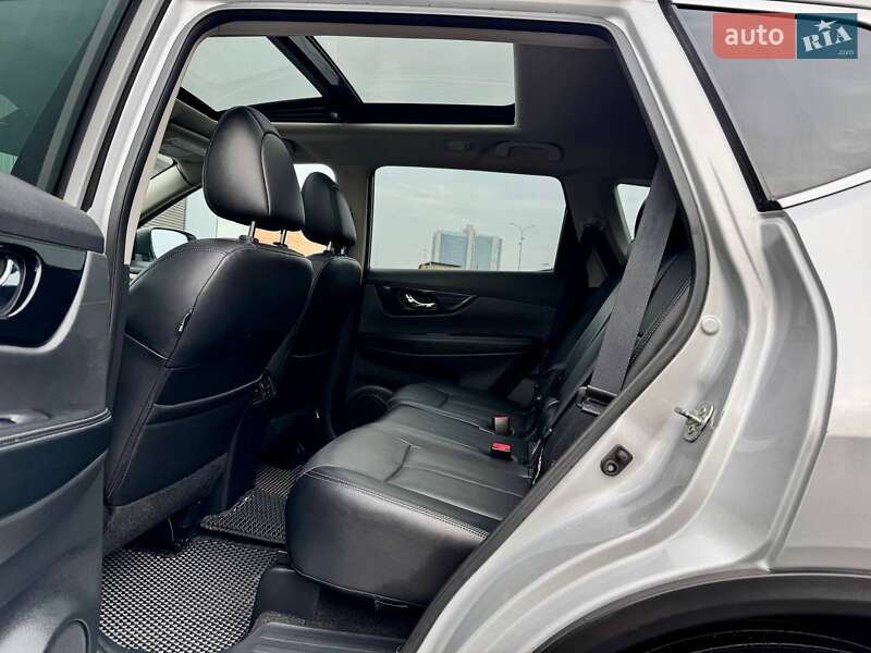 Внедорожник / Кроссовер Nissan Rogue 2017 в Киеве