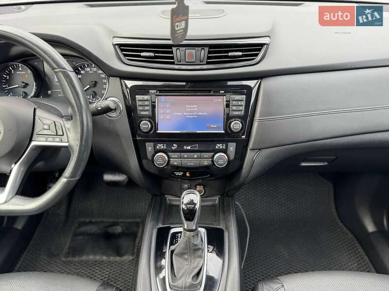 Внедорожник / Кроссовер Nissan Rogue 2017 в Киеве