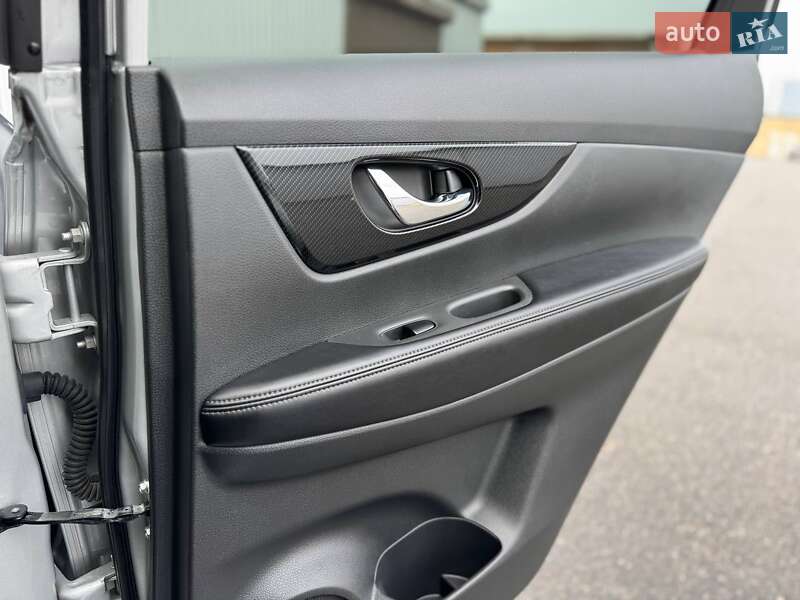 Внедорожник / Кроссовер Nissan Rogue 2017 в Киеве