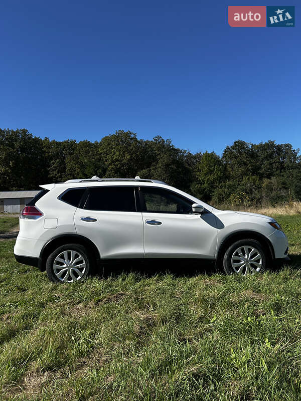 Внедорожник / Кроссовер Nissan Rogue 2016 в Новоднестровске