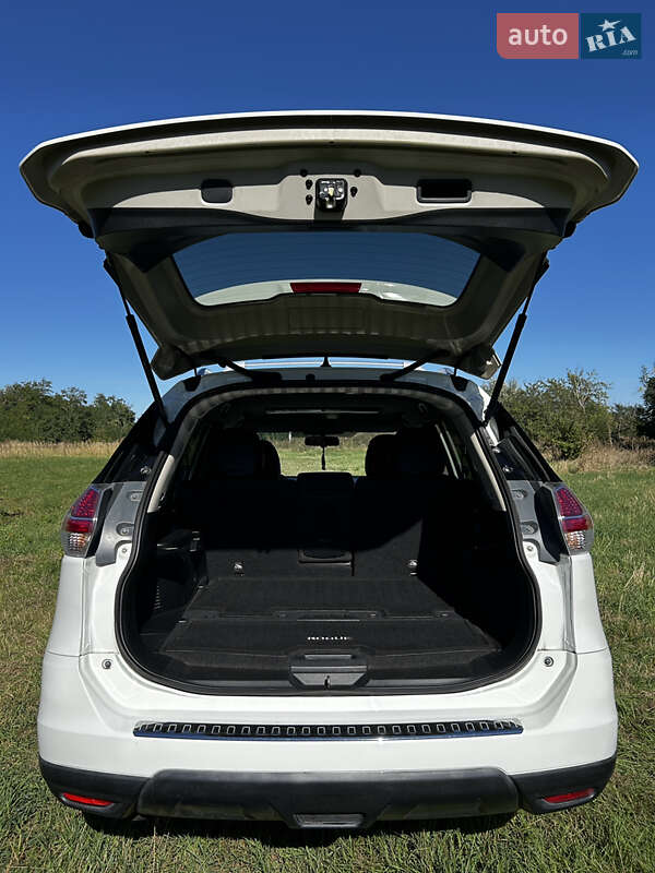 Внедорожник / Кроссовер Nissan Rogue 2016 в Новоднестровске