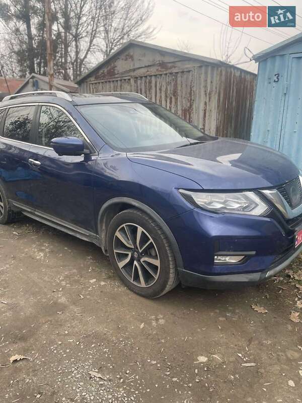 Внедорожник / Кроссовер Nissan Rogue 2017 в Львове