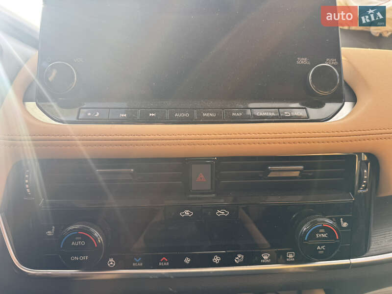 Внедорожник / Кроссовер Nissan Rogue 2023 в Львове