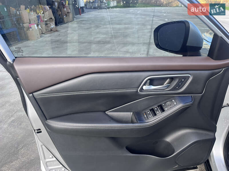 Позашляховик / Кросовер Nissan Rogue 2020 в Львові