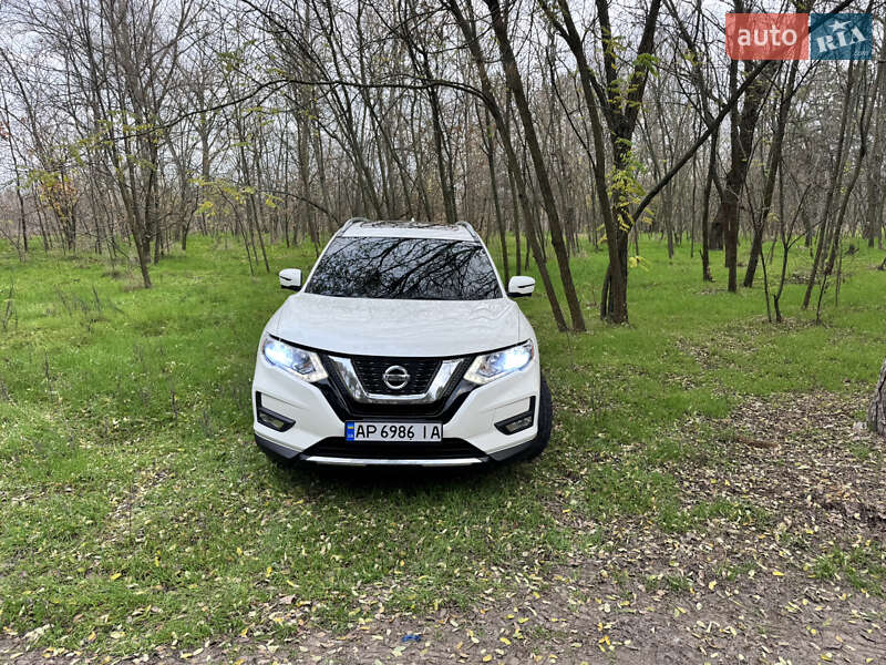 Внедорожник / Кроссовер Nissan Rogue 2017 в Запорожье