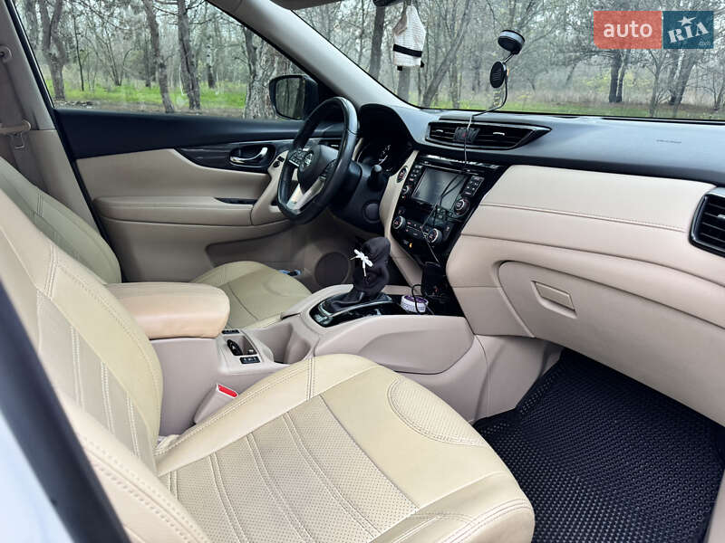 Внедорожник / Кроссовер Nissan Rogue 2017 в Запорожье