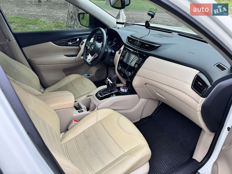 Внедорожник / Кроссовер Nissan Rogue 2017 в Запорожье