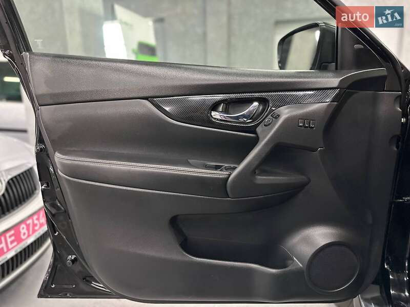 Внедорожник / Кроссовер Nissan Rogue 2017 в Каменском